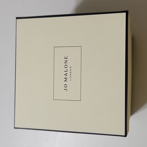 JO MALONE LONDON English Pear & Feesia Deluxe Candle - Picture 2 of 8